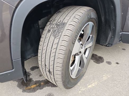 Used 2019 Jeep Cherokee Limited image 28