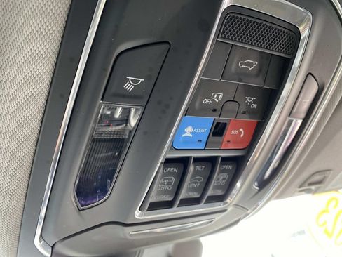 Used 2023 Jeep Grand Cherokee L Limited w/ Black Appearance Package AWD/4WD image 32