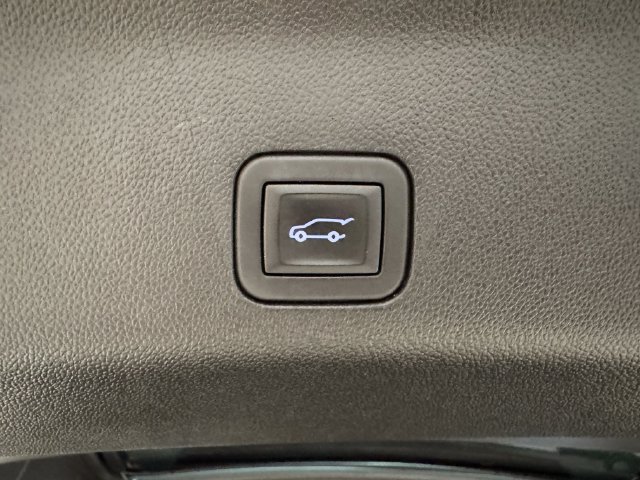 Used 2025 Chevrolet Suburban Z71 AWD/4WD image 25