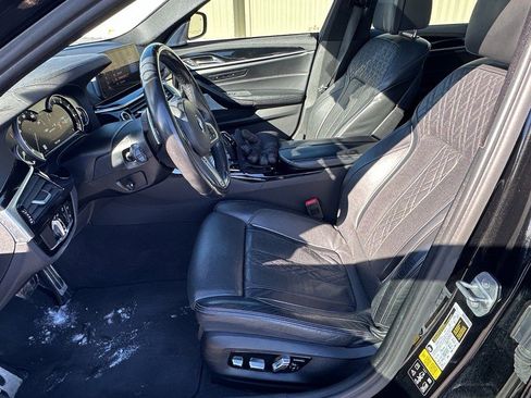 Used 2018 BMW M550i xDrive image 4