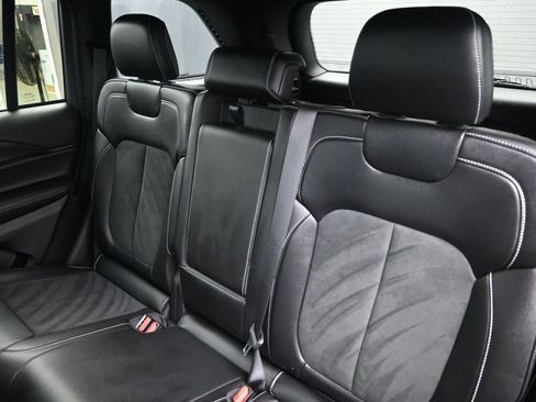 Used 2024 Jeep Grand Cherokee Altitude AWD/4WD image 16