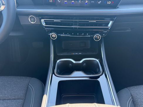 New 2026 Chevrolet Traverse LT image 11