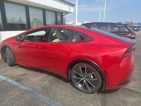 Used 2023 Toyota Prius XLE image 11