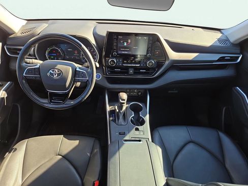 Used 2021 Toyota Highlander XLE image 23