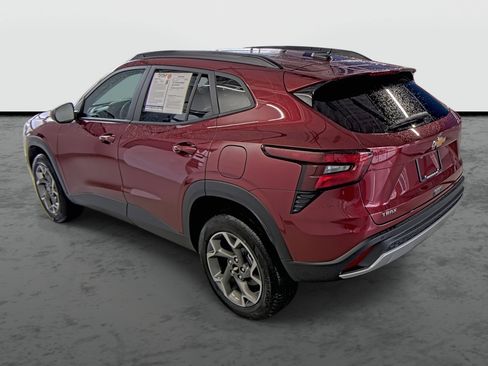 Used 2025 Chevrolet Trax LT w/ Driver Confidence Package image 11