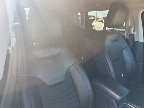 Used 2022 Jeep Compass Latitude image 12