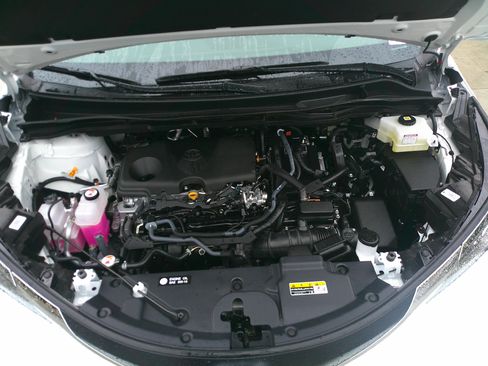 Used 2025 Toyota Sienna LE image 35