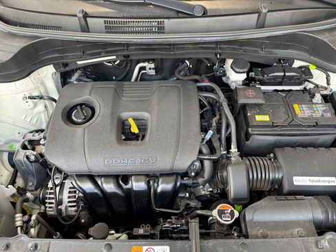 Used 2025 Kia Soul LX w/ LX Technology Package FWD image 32