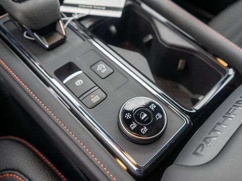 New 2026 Nissan Pathfinder SV image 27