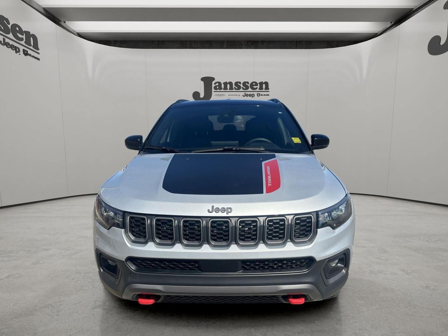 Used 2025 Jeep Compass Trailhawk AWD/4WD image 7
