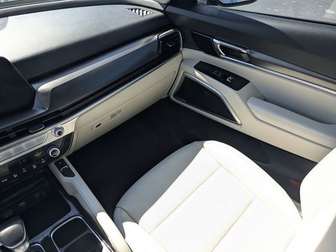 Used 2025 Kia Telluride S image 17