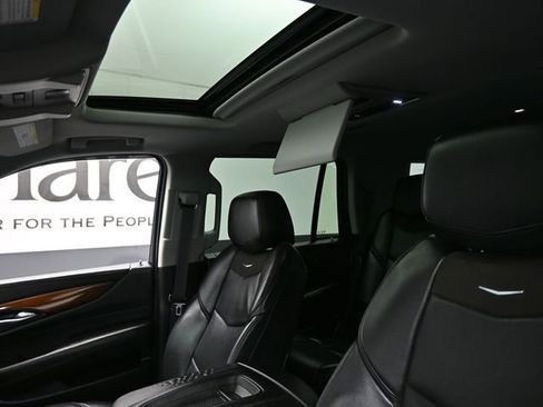 Used 2017 Cadillac Escalade Premium Luxury image 17