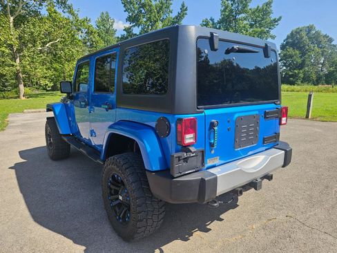 Used 2015 Jeep Wrangler Unlimited Sahara AWD/4WD image 7