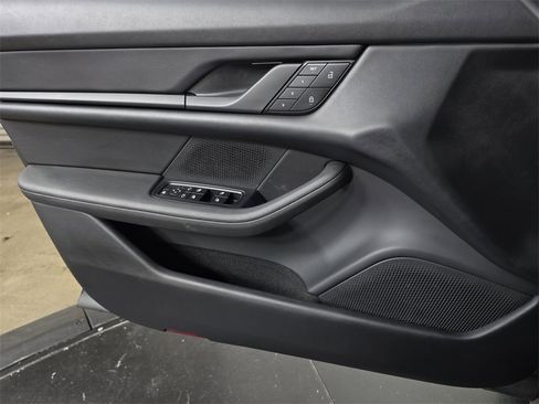 Used 2023 Porsche Taycan image 22