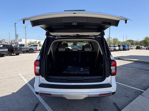 Used 2024 Ford Expedition Max XLT AWD/4WD image 5