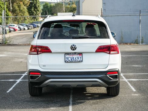 Used 2022 Volkswagen Taos SE FWD image 5