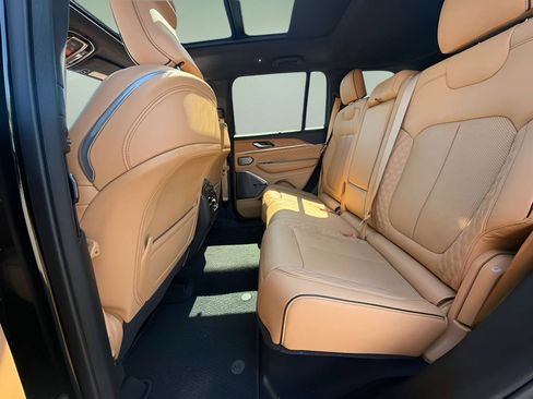 Used 2023 Jeep Grand Cherokee Summit AWD/4WD image 19