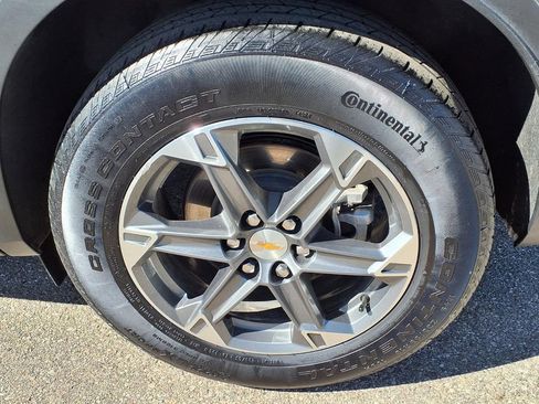 Used 2025 Chevrolet Blazer LT FWD image 9