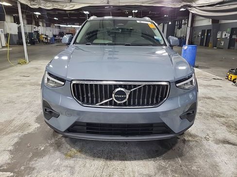 Used 2023 Volvo XC40 B5 Plus w/ Driver Assist Package AWD/4WD image 2