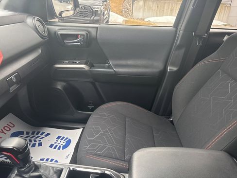 Used 2017 Toyota Tacoma TRD Off-Road w/ Tow Package (A/T) image 19