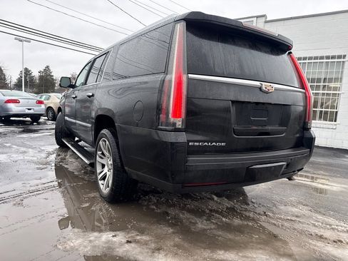 Used 2016 Cadillac Escalade ESV Premium image 8