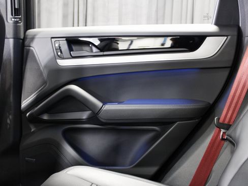 New 2026 Porsche Cayenne Coupe image 22