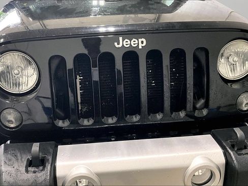 Used 2014 Jeep Wrangler Unlimited Sahara AWD/4WD image 27