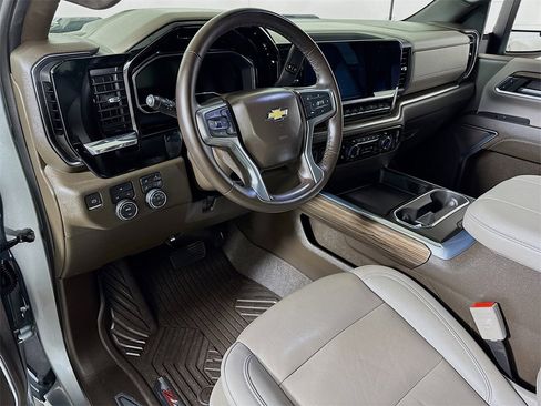 Certified 2024 Chevrolet Silverado 2500 LT w/ Texas Edition image 7