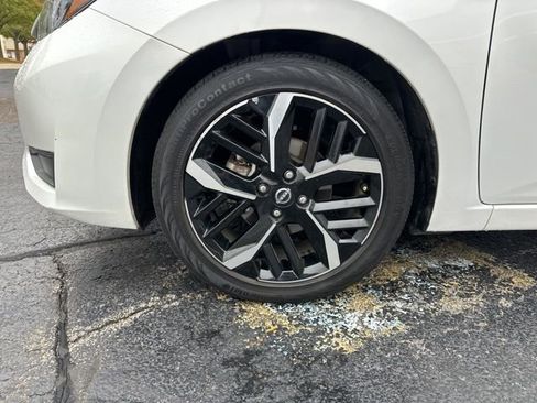 Used 2024 Nissan Versa SR image 18