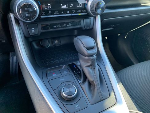 Used 2025 Toyota RAV4 LE image 40