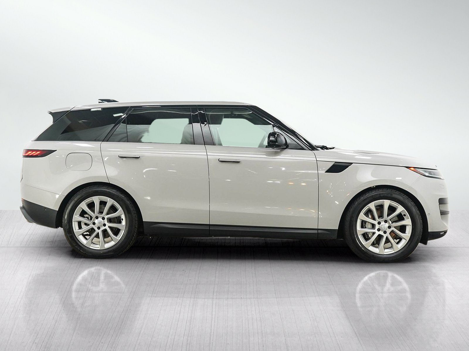 Used 2025 Land Rover Range Rover Sport SE AWD/4WD image 6