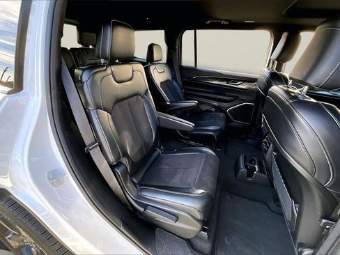 Certified 2022 Jeep Grand Cherokee L Laredo image 23