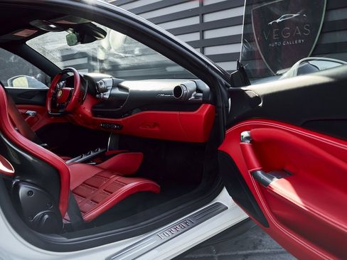 Used 2021 Ferrari F8 Tributo image 23