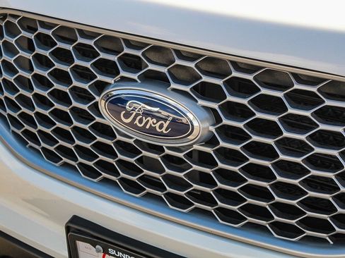 Used 2023 Ford Edge SEL w/ Convenience Package AWD/4WD image 6
