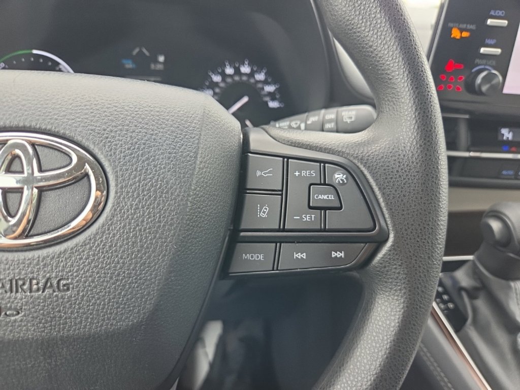 Certified 2024 Toyota Sienna LE AWD/4WD image 24