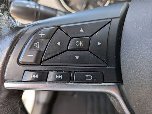 Used 2018 Nissan Rogue Sport SL image 18