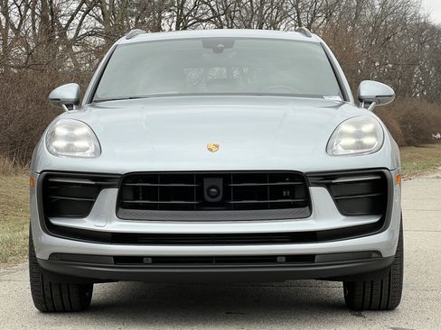 Certified 2025 Porsche Macan image 7