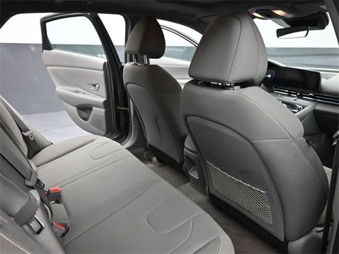 Used 2025 Hyundai Elantra SEL image 21