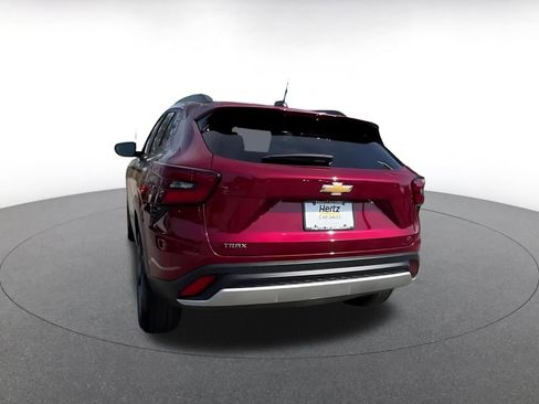 Used 2025 Chevrolet Trax LT image 11