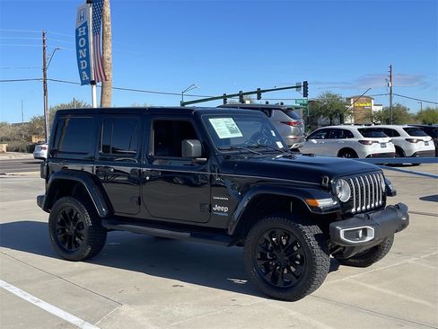 Used 2021 Jeep Wrangler Unlimited Sahara image 6
