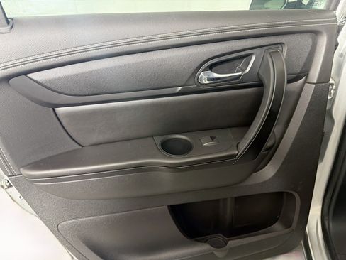 Used 2017 Chevrolet Traverse LT w/ Style and Technology Package FWD image 24