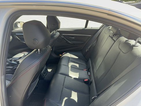 Used 2017 BMW 330i xDrive Sedan AWD/4WD image 6