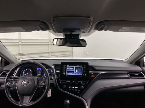 Used 2021 Toyota Camry SE image 11