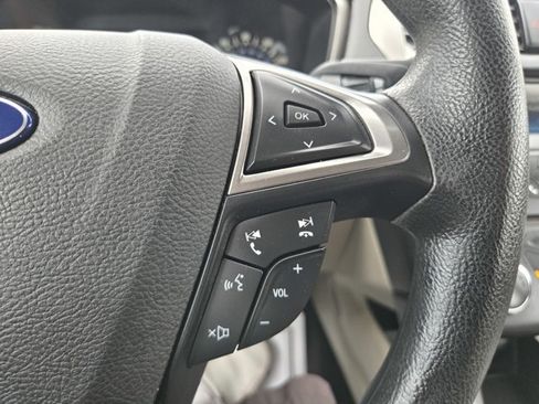 Used 2017 Ford Fusion SE FWD image 18