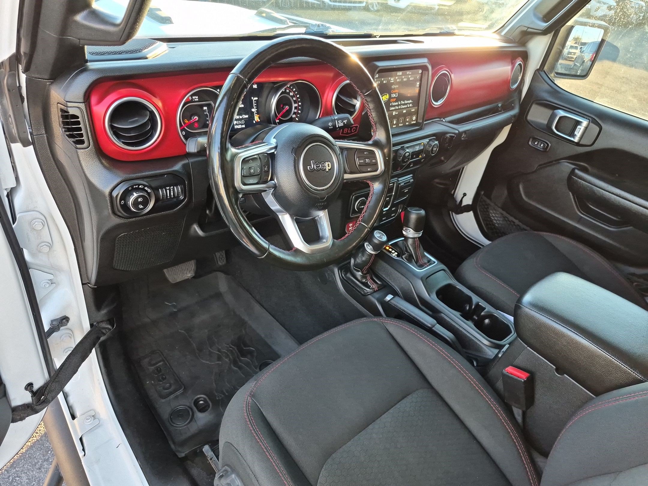 Used 2022 Jeep Gladiator Rubicon w/ LED Lighting Group AWD/4WD image 17