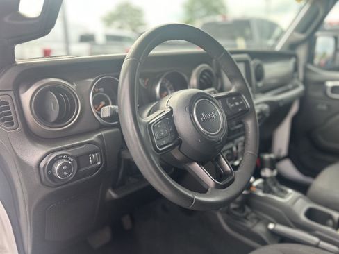 Used 2023 Jeep Gladiator Sport image 2