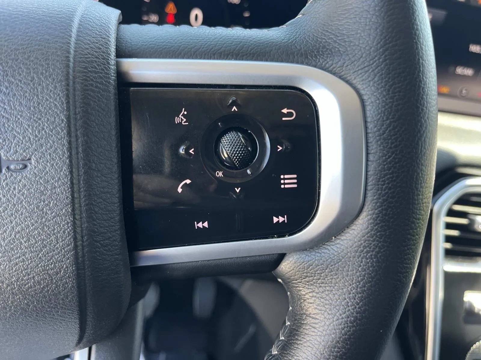 Used 2025 Nissan Armada SV RWD image 30