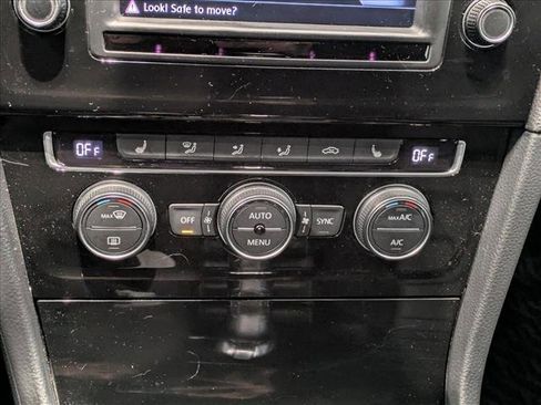 Used 2017 Volkswagen Golf R 4-Door image 16