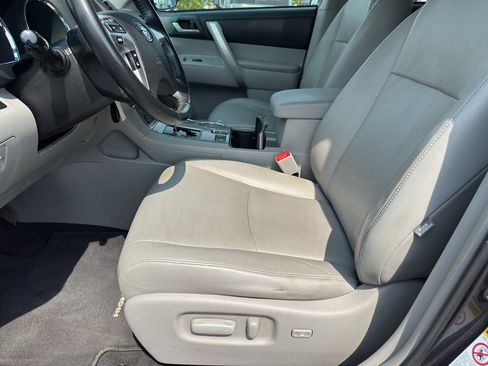 Used 2013 Toyota Highlander SE AWD/4WD image 14