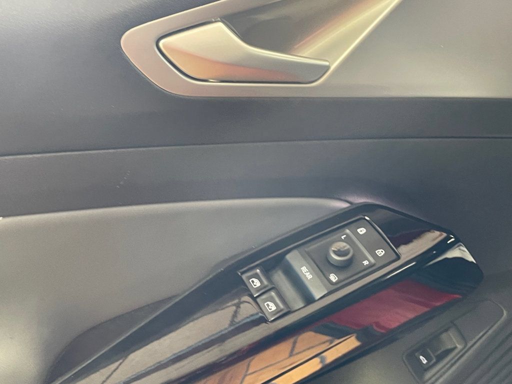 Used 2023 Volkswagen ID.4 Pro S Plus AWD/4WD image 15